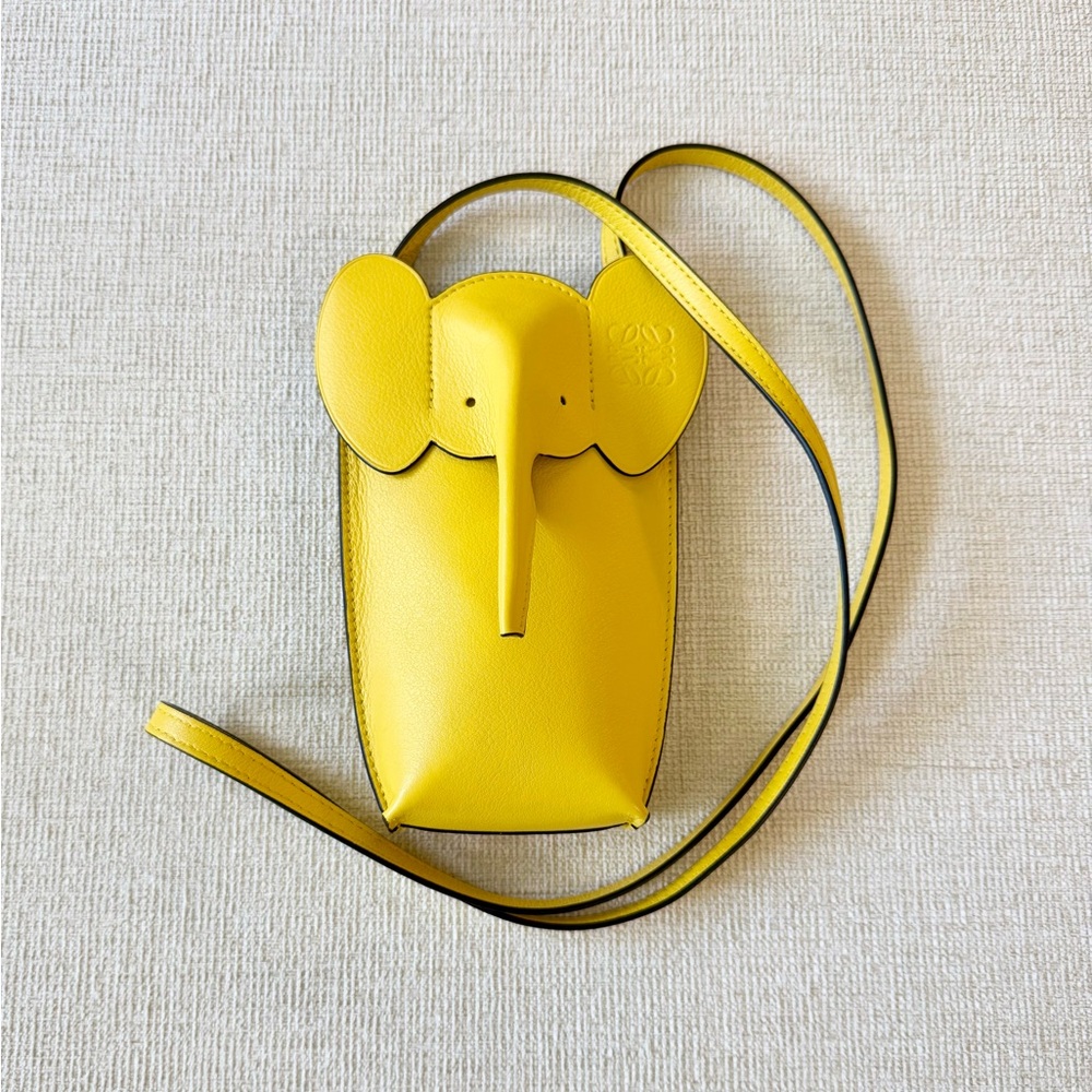 Loewe Elephant Pocket in classic calfskin